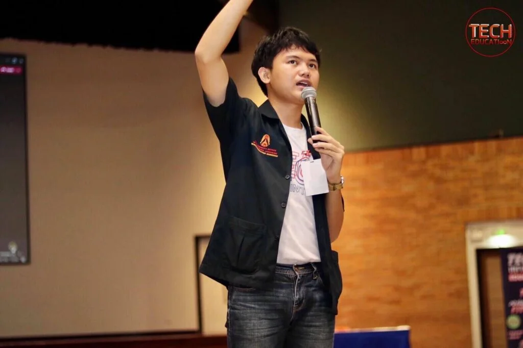 ภาพจากบันทึกประสบการณ์ของผู้ก่อตั้งในเว็บไซต์เดิม